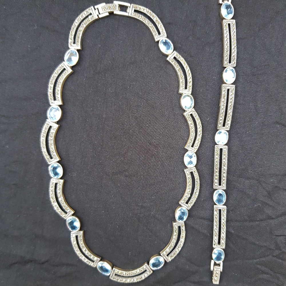 Necklace and bracelet set